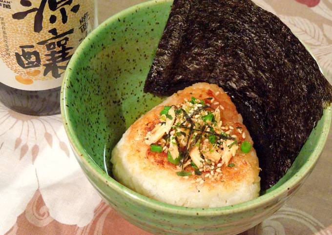 【源釀醬油】烤鮭魚飯糰茶泡飯 食譜成品照片