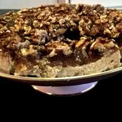 Una foto de Torta helada de bananas, higos y nueces