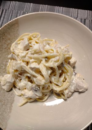 Foto principal de Espaguetis con nata y queso azul