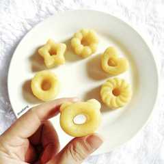 A picture of Bolu Kukus Pisang (No Mixer).