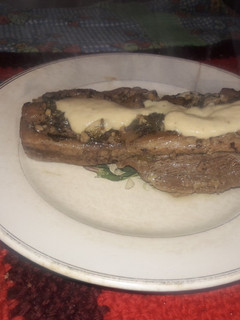 Una foto de Tapa de asado inyectada con salsa de champiñones y bondiola