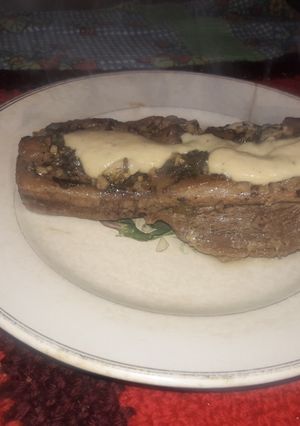 Una foto de Tapa de asado inyectada con salsa de champiñones y bondiola