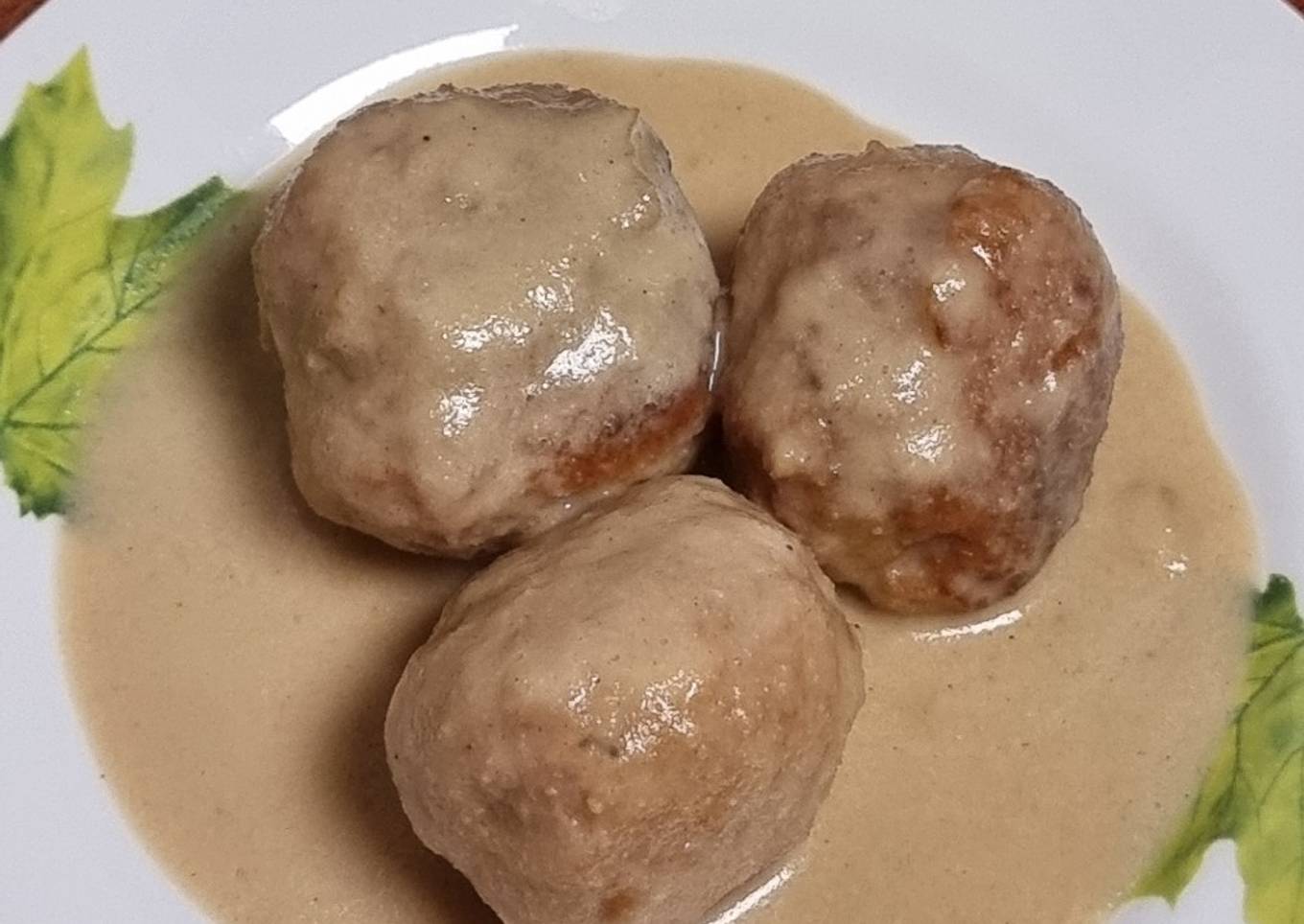 Albóndigas en salsa de almendras
