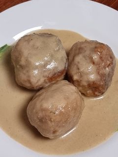 Una foto de Albóndigas en salsa de almendras