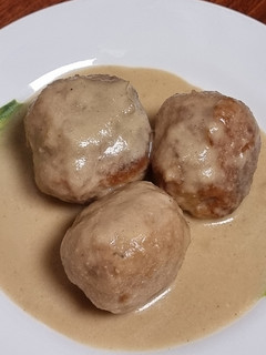 Una foto de Albóndigas en salsa de almendras