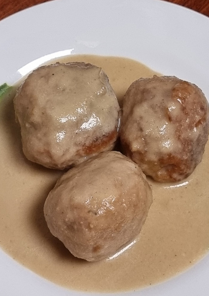 Una foto de Albóndigas en salsa de almendras