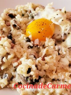 Una foto de Risotto de champiñones con jamón y huevo