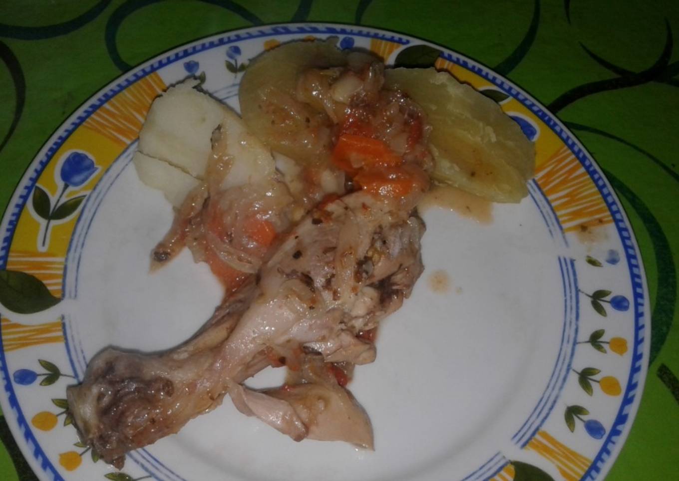Pollo a la sartén con verduras. Papas y batatas  😉