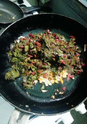 Una foto de Tortilla de hojas de remolacha