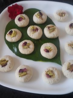 संदेश (Sandesh recipe in Hindi) रेसिपी मुख्य फोटो