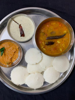 A picture of Idli Sambhar.