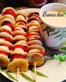 Brochetas de hot cakes con 🍌🍓👌🏻👌🏻