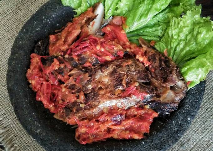 Langkah Mudah untuk Membuat Pecak ikan asap khas pantura yang Enak