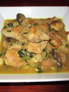 Una foto de Caldereta de conejo con champiñones y patatas al curry