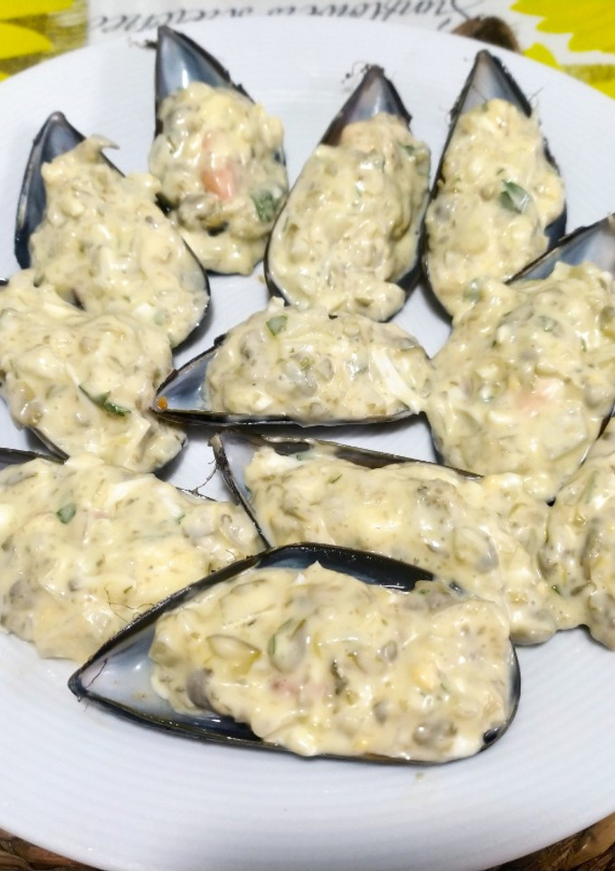 Una foto de Mejillones rellenos de salsa tártara