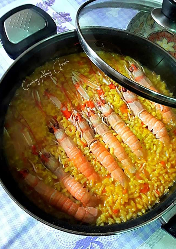 Una foto de Arroz con cigalitas