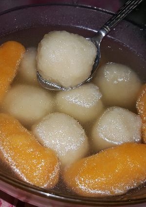 A picture of Rasgulla (rice flour).