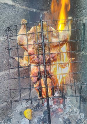 Una foto de Pollo al asador, sazonado solo con salmuera