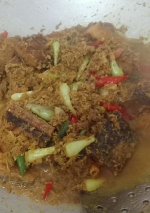 Foto resep Ikan Asin Tenggiri Bumbu Kelapa