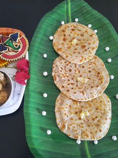 गुळाची पोळी (gudachi poli recipe in marathi) रेसिपी चे मुख्य फोटो