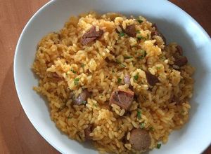 Una foto de Arroz con Salchichas
