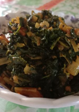 मेथीची भाजी (methichi bhaji recipe in marathi) रेसिपी चे मुख्य फोटो 