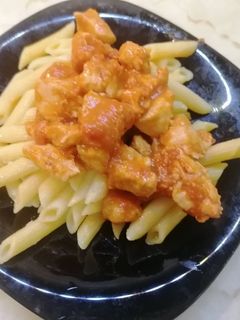 Paradicsomos mozzarellás csirkemell pennével recept fotója