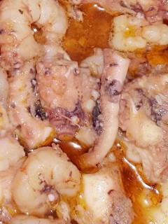 Una foto de Pulpo con gambas al ajillo