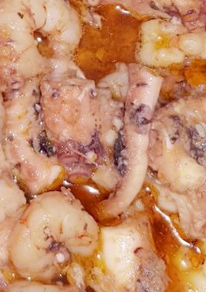 Una foto de Pulpo con gambas al ajillo