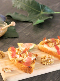 Foto di Crostino gourmet con sciroppo di fichi