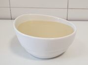 Una foto de sopa fría de apio