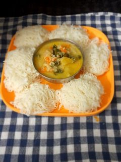 இடியாப்பம் vs வெஜ் ஸ்டு (Idiappam &veg stew recipe in tamil) செய்முறை முக்கிய புகைப்படம்