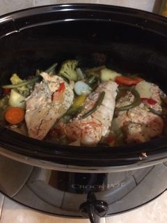 Una foto de Pollo a la cerveza con vegetales (Olla lenta)