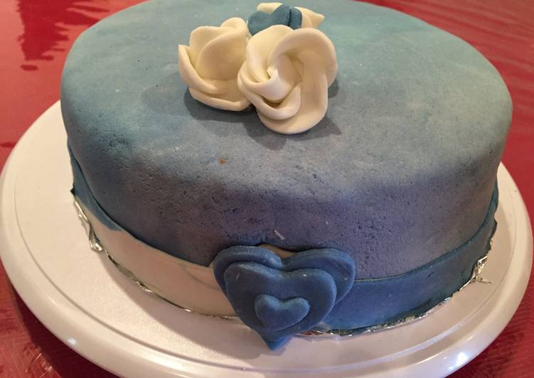 Vanilla Butter Cake with marshmallow fondant