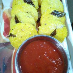 A picture of Idli dhokla.