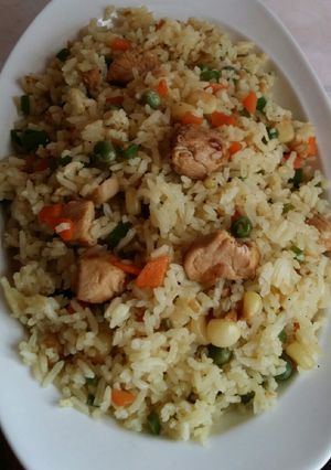 A picture of Chicken stir fry with rice and vegetables.