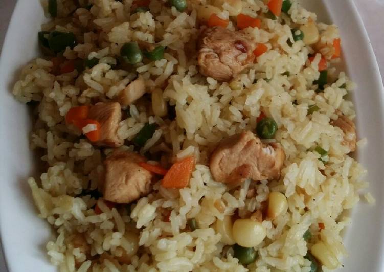 Chicken stir fry with rice and vegetables