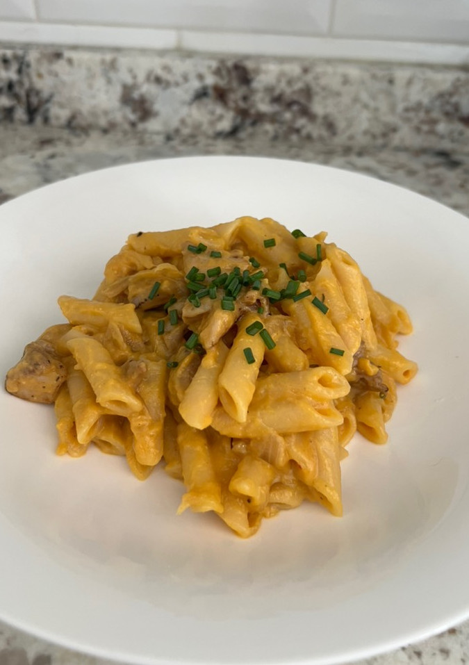 Una foto de Falsos Mac and cheese con pollo