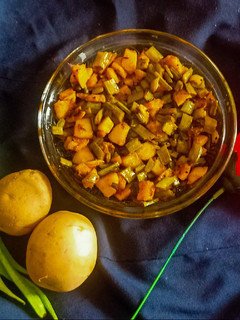ગુવાર અને બટેકા નું શાક (Guvar Bateka shak Recipe In Gujarati) રેસીપી મુખ્ય ફોટો