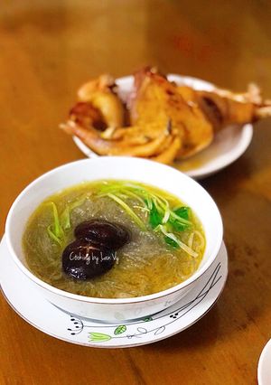 Hình của món Miến gà nấm hương.