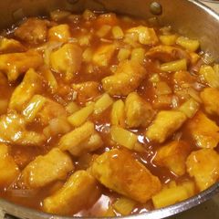 A picture of Sweet and Sour Chicken.