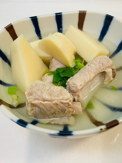 綠竹筍排骨湯(鑄鐵鍋料理) 的食譜成品照片