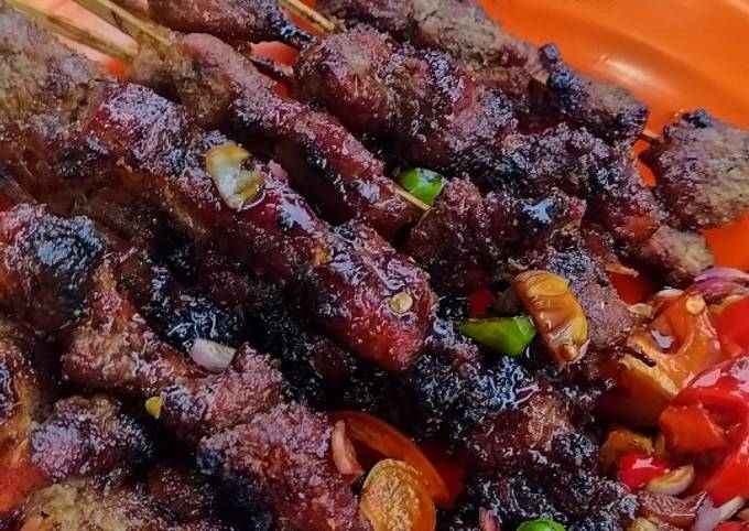 Bagaimana Menyiapkan Sate daging Idul Adha, Enak