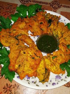 করলা পাতার বড়া (karala patar bora recipe in Bengali) রেসিপির প্রধান ছবি