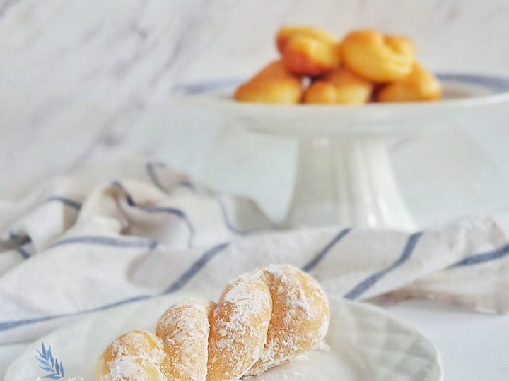 Bagaimana Membuat Donat Kepang Empuk yang Bikin Ngiler