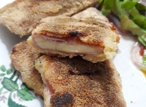 Una foto de Milanesas de jamón y queso al horno