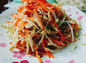 Hình của món Bún gạo lứt trộn ức gà- eat clean.