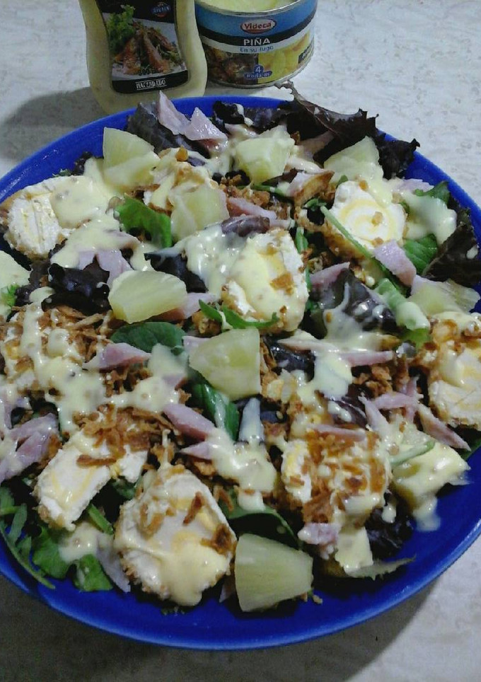 Una foto de Ensalada dulce de piña y queso