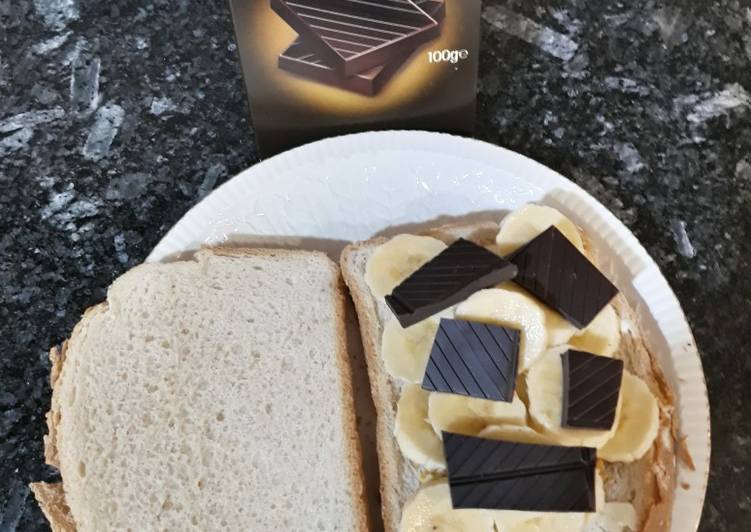 Sándwich caliente de plátano con chocolate
