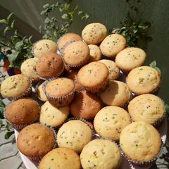 A picture of Vanilla moist cupcakes.